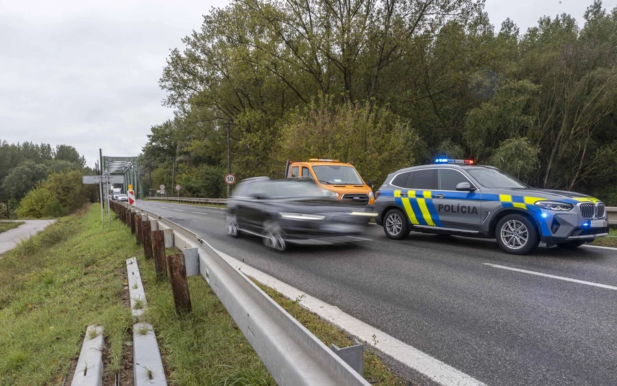 A Duna áradása miatt lezárták a medvei határátkelőt