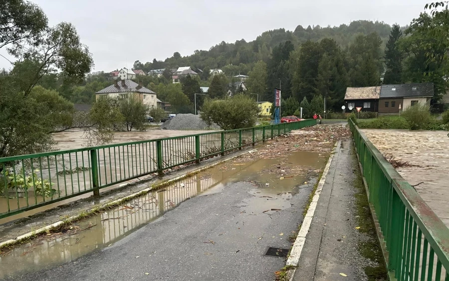 Döbbenetes fotókon az áradás, centiméterekre vagyunk a katasztrófától