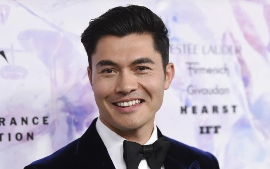 9. Henry Golding – 87,98 %: A sármos ázsiai színész egyre népszerűbb Hollywoodban. Kifinomult stílusa és harmonikus vonásai miatt került a listára.