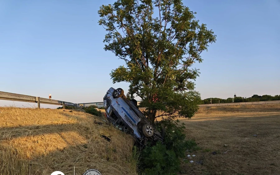Súlyos balesetet szenvedett egy rendőrautó Szencnél