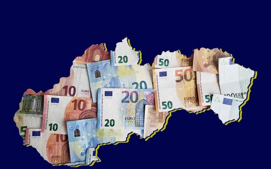 A kezdeményezést az SNS képviselői terjesztették elő. A javaslat szerint a 90 év feletti idősek öregségi nyugdíjának alsó határát a minimálnyugdíj kétszeresében állapítanák meg. Ez a jelenlegi számítások alapján havi 824 eurót jelentene, a jövő évi minimálnyugdíj-emelés után pedig akár 856 euróra is nőhetne az összeg.