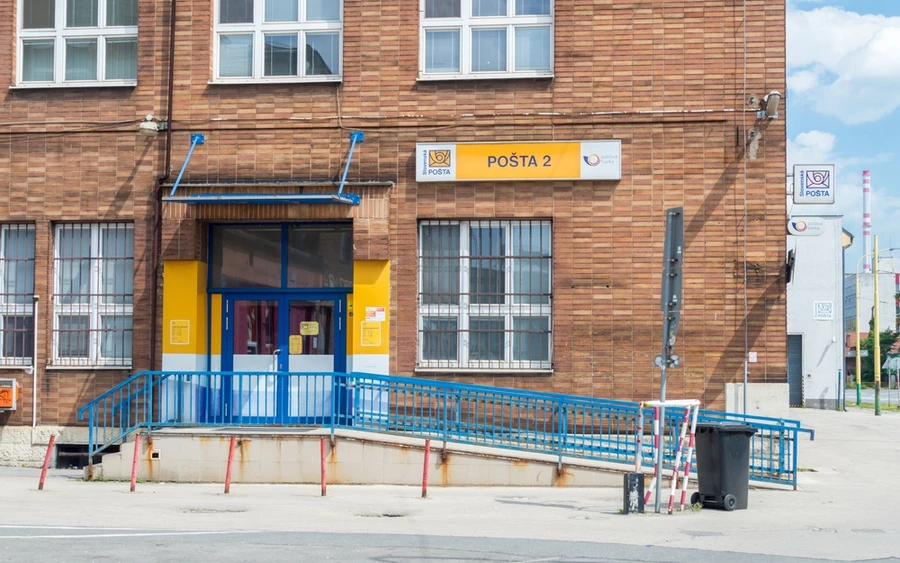 A posta tervei szerint a szolgáltatások köre hamarosan tovább bővülhet. Még az idei évben lehetővé tennék a postai utalványok befizetését, valamint olyan küldemények feladását is, amelyeket az ügyfelek előzetesen otthon készítenek elő és fizetnek ki online. A projekt hátterében elsősorban gazdasági okok állnak.