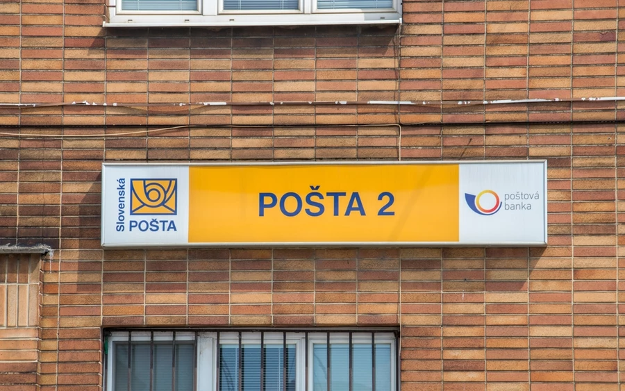 A vállalat úgynevezett „kis posta” pontokat hoz létre partnerekkel együttműködve, ahol az ügyfelek a hagyományos postahivatalok felkeresése nélkül is intézhetnek bizonyos postai ügyeket. Az első ilyen egység a simonyi Šípok lakótelepen nyílt meg, egy helyi gyógyszertárban.