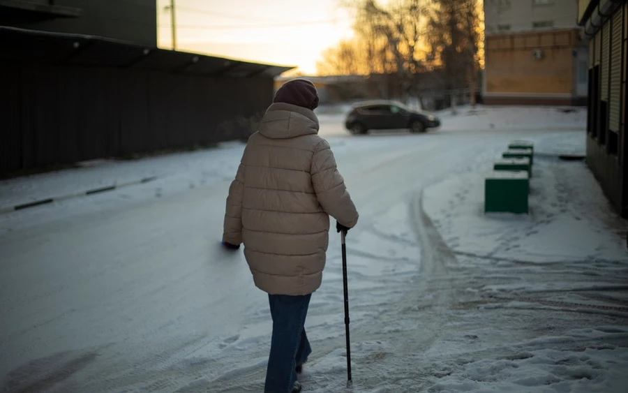 Csehországban szintén hasonló elvek alapján működik a rendszer. Az idei évtől ráadásul egyszerűsödött a külföldön élő nyugdíjasok adminisztrációja. A cseh hatóságok már nem kérnek rendszeres életbenléti igazolást azoktól a nyugdíjasoktól, akik Szlovákiában élnek, a szükséges adatokat elektronikus úton szerzik be. Ez jelentősen csökkenti a bürokratikus terheket és gyorsabbá teszi az ügyintézést.