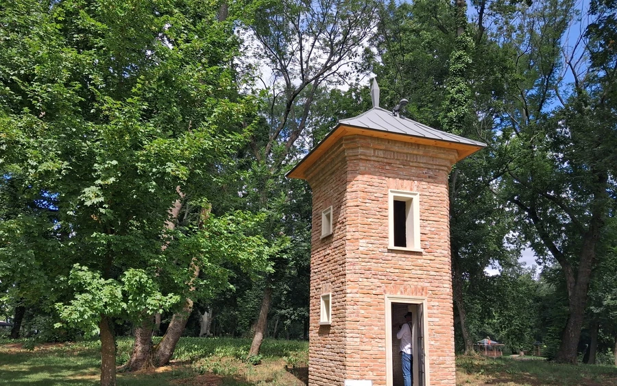 Az újjáépült remete kápolnája