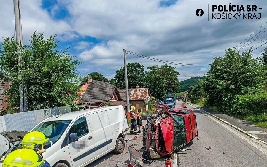 Durva karambol: egymásnak ütközött két kocsi, négyen megsérültek