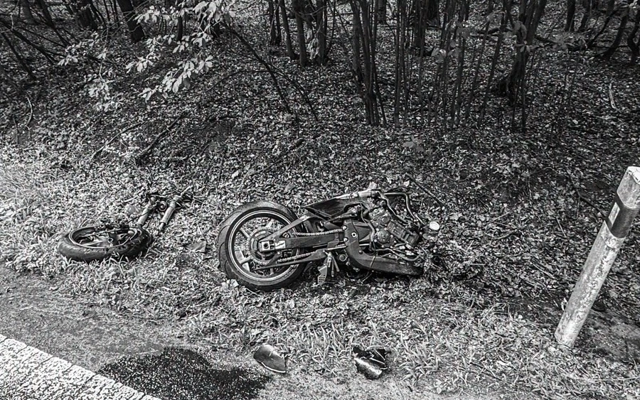 TRAGÉDIA: Előzés közben frontálisan ütközött, meghalt egy motoros