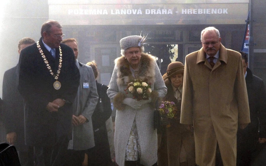 Szlovákia II. Erzsébetet gyászolja – épp 14 éve járt nálunk a királynő (FOTÓK)
