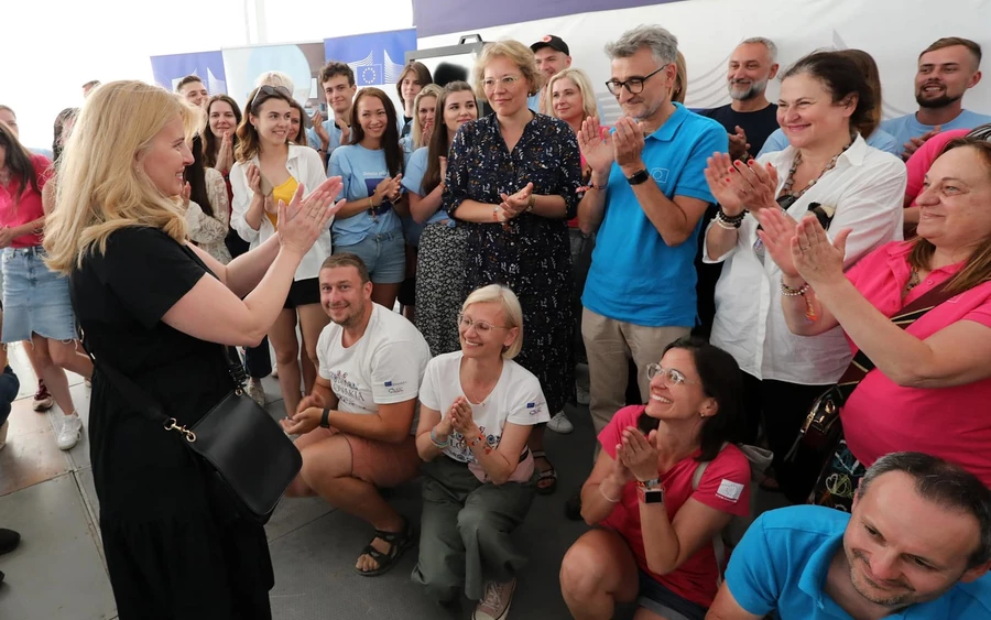 Szerinte nehéz megjósolni, hogyan végződik majd a helyzet, de a megoldás a koalíció kezében van. Arról is beszélt, hogy a napokban az Alkotmánybírósághoz fordul az inflációs csomag egyes részei miatt, amelyeket elfogadott a parlament. 