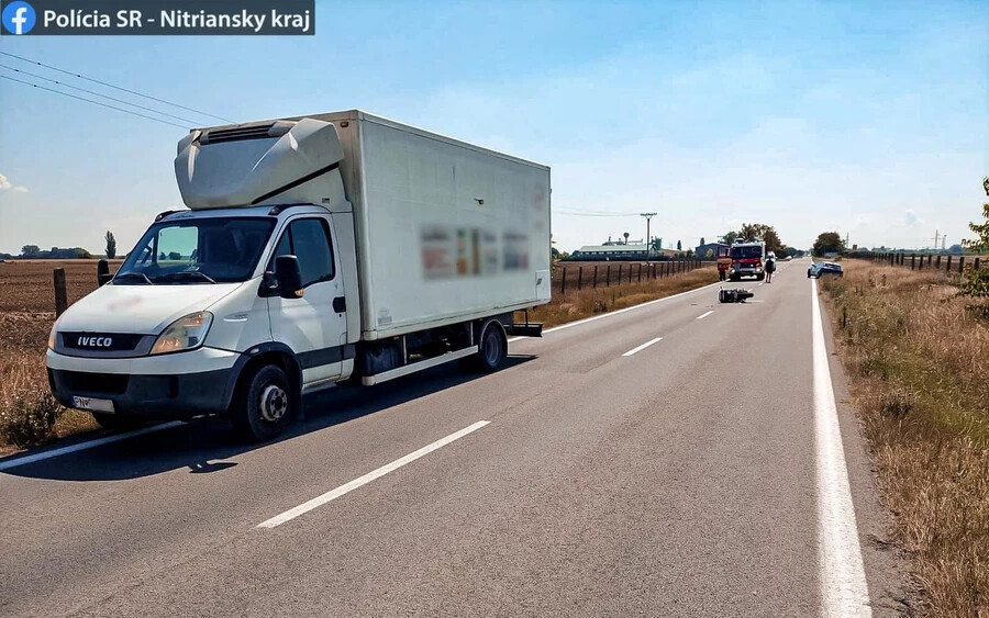 Tragédia Érsekújvárnál: autókkal ütközött a motoros, szörnyethalt a balesetben
