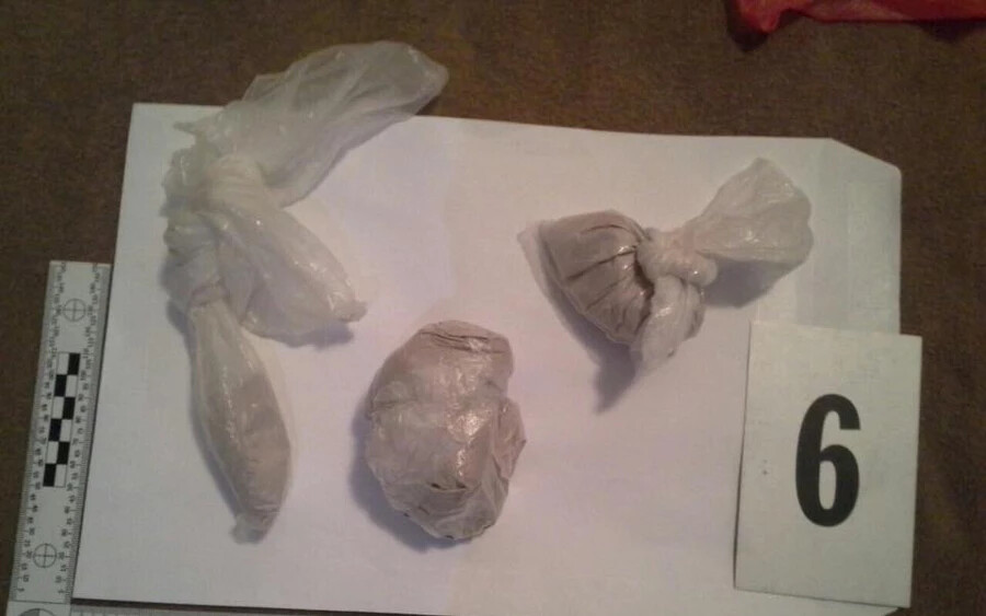 Az akció során összesen 250 gramm heroint is lefoglaltak, ami körülbelül háromezer egyszeri kábítószeradagnak felel meg.