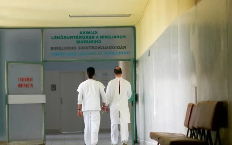 Az egészségügyi minisztérium azt válaszolta, hogy a kórházak is tévedtek, mivel későn küldték el a visszatérítési kérelmüket.