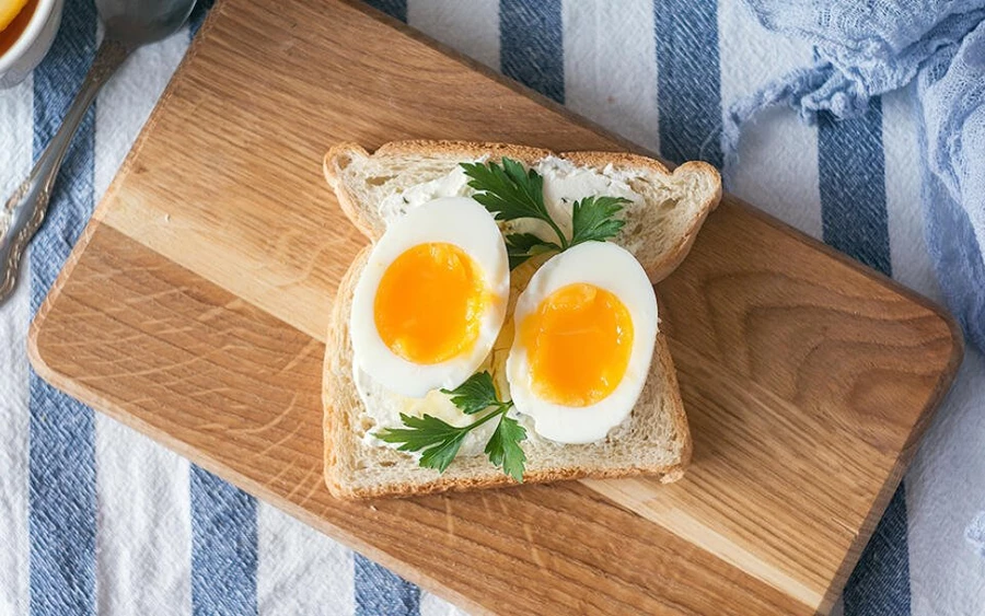 A kuszkusz kemény, könnyű és jó minőségű búzafajtából készült tészta.  Rostban és fehérjében gazdag, és kevés zsírt tartalmaz. B-vitamin-, kalcium- és vasforrás. Segít csökkenteni a vérnyomást és megelőzni a szív- és érrendszeri betegségeket. A kuszkusz nagyon tápláló, könnyen emészthető, és előnye, hogy gyorsan és egyszerűen elkészíthető.