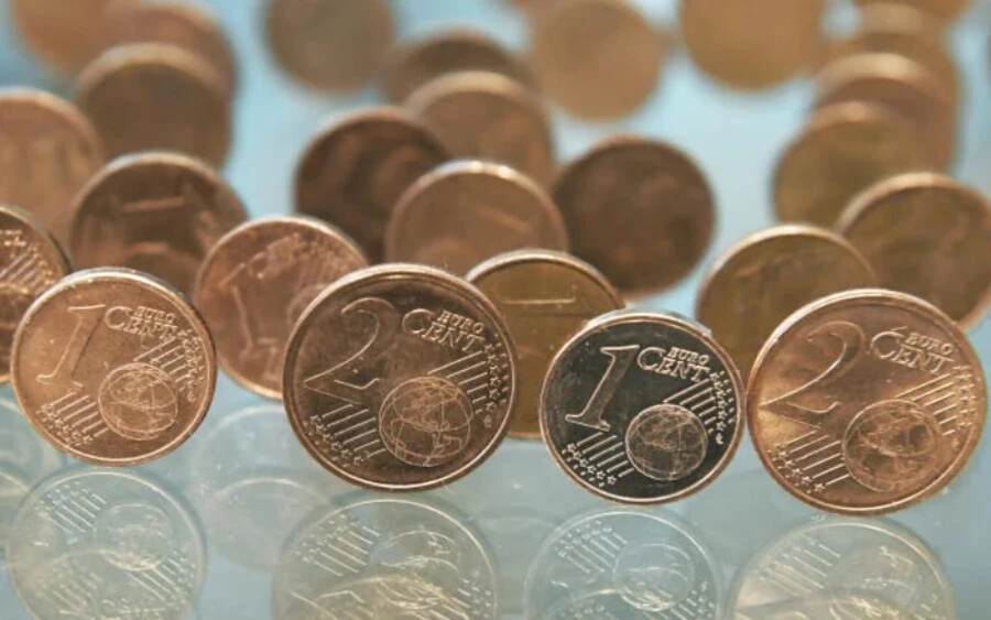 "Az egy- és kétcentes érmék 2022. július 1-je után is törvényes fizetőeszköz maradnak, ezért az elfogadásuk továbbra is kötelező" - mutatott rá a Nemzeti Bank. 