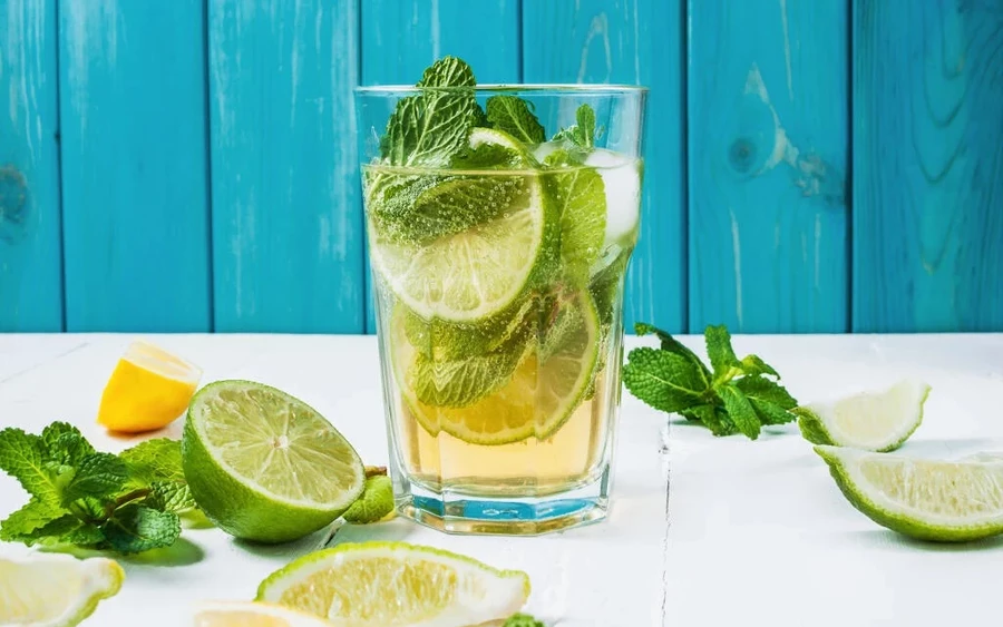 A citromhoz hasonlóan a lime is fontos C-vitamin-forrás. Vírusellenes, antioxidáns, gyulladáscsökkentő és rákellenes tulajdonságokkal is rendelkezik. 