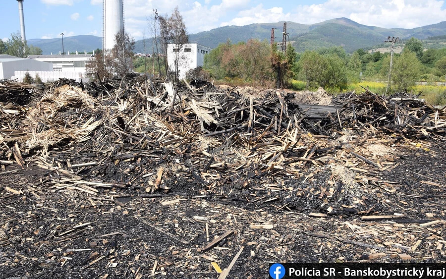 Szándékosan felgyújtották a fatelepeket az önkéntes tűzoltók, hogy aztán elolthassák azokat – börtönbe kerülhetnek