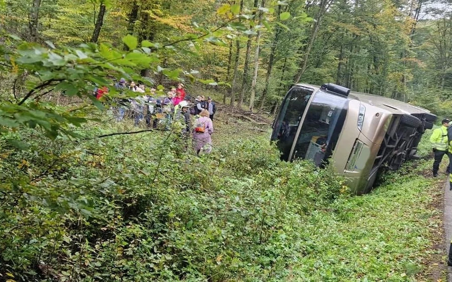 Buszbaleset történt a Lévai járásban található Hontbagonya (Bohunice) határában.