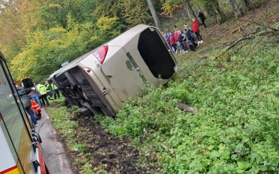 Buszbaleset történt a Lévai járásban található Hontbagonya (Bohunice) határában.