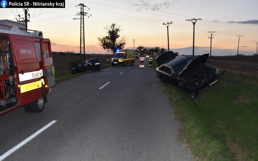 Frontálisan ütközött két autó Lévánál, a vétlen sofőr 3 éves gyermeke életveszélyesen megsérült (FOTÓK)