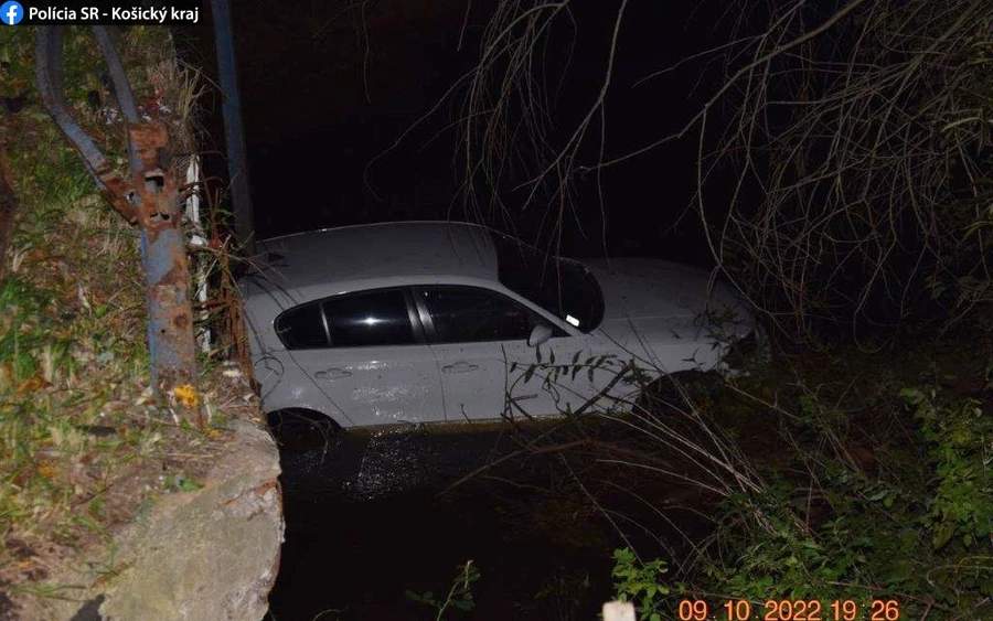 BALESET: A Sajóba zuhant BMW-jével egy sofőrnő (FOTÓK)