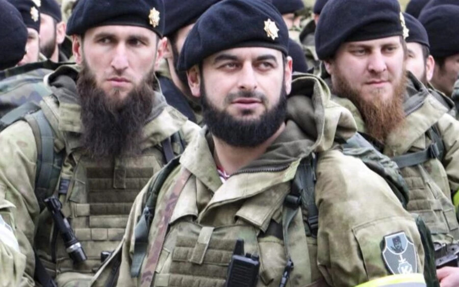 Szerhij Hlan, a herszoni terület katonai hírszerzésének vezetője szerdán azt mondta, hogy a csecsenek maguk fedték fel tartózkodási helyüket a közösségi médiában közzétett fotókon keresztül. (Fotó: csecsen katonák)