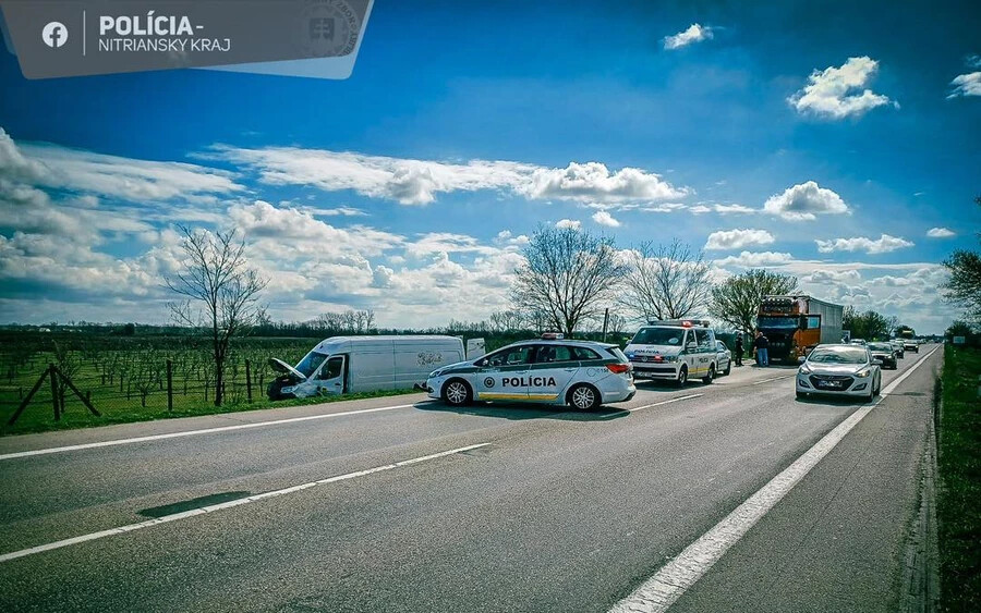 A lévai rendőrség március 25-én, szombaton délelőtt 9 óra környékén egy német rendszámú Mercedes Sprinter járművet állított meg Ipolyság (Šahy) környékén.