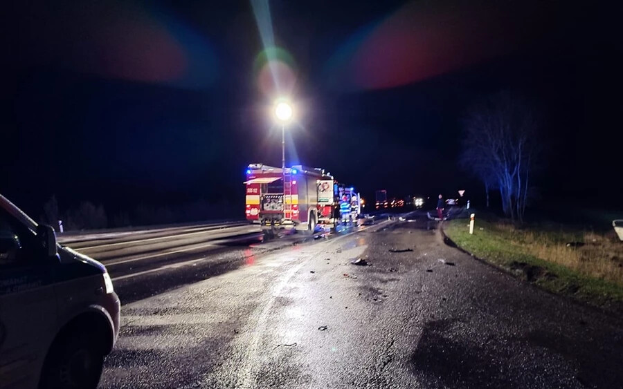 TRAGÉDIA: Kamionnak ütközött egy sofőr Dunaszerdahelynél, azonnal meghalt (FOTÓK)