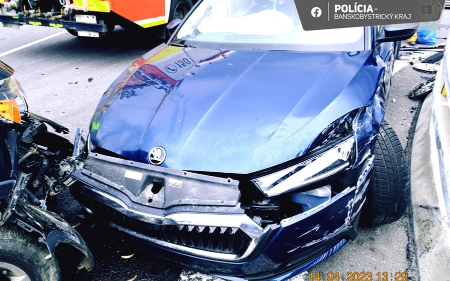 SÚLYOS BALESET: Három autó ütközött egymásnak, többen megsérültek (FOTÓK)