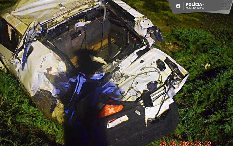 TRAGÉDIA: Halálra gázolt két gyermeket egy BMW-sofőr (FOTÓK)