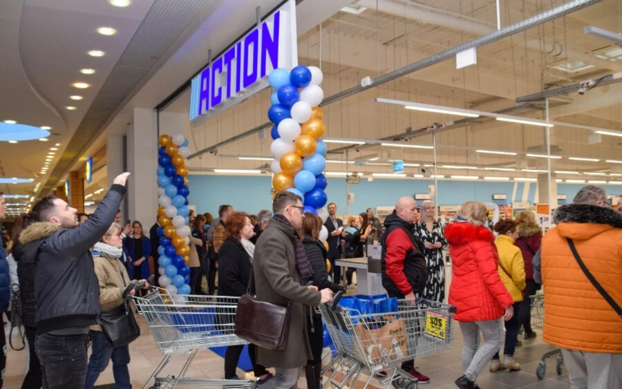 A holland Action üzletlánc ma nyitotta meg első üzletét Szlovákiában. A hivatalos megnyitóra, március 2-án reggel 8.00 órakor került sor a Danubia bevásárlóközpontban, a Pannónia útón, Pozsonyban. 