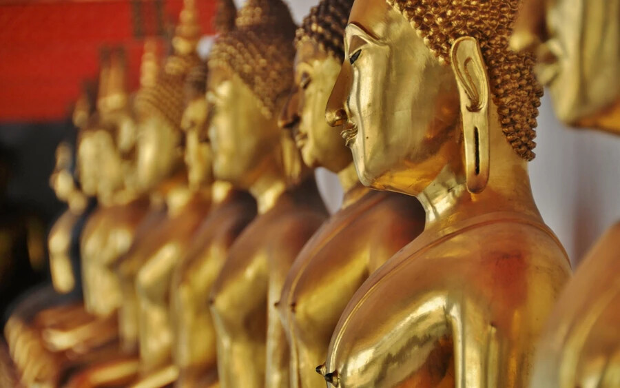 Buddhák mindenféle formában – erről majd helyben többet mesélünk.