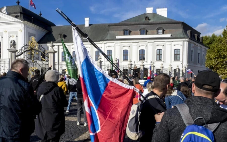  „Tömegrendezvényről van szó, így biztos, hogy több olyan ember lesz ott, aki tünetmentes, de fertőző” – közölte a szakértő. 