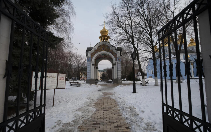 Kijev központja szinte elnéptelenedett, a turisták száma az utóbbi időben jelentősen csökkent.