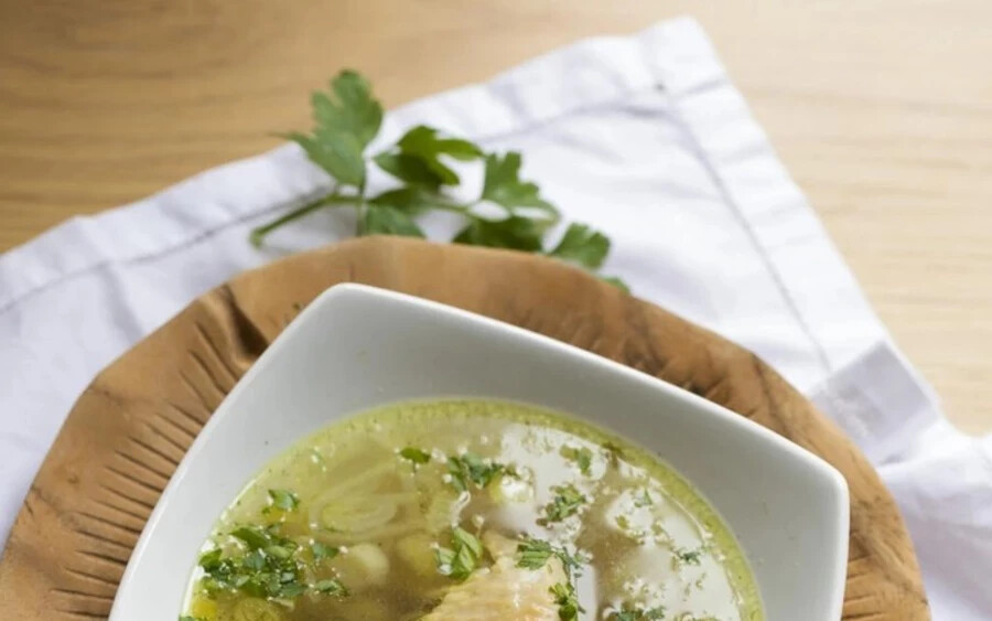 Csirkeszárny: A csirkeszárnyakból leves is készíthető, de sütve is fogyaszthatók, jogurtosan és bármiféle körettel elkészíthetők, de rizottóba is keverheti őket.