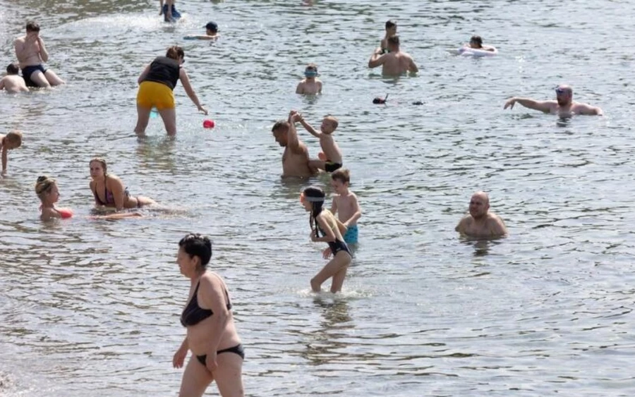 A földmozgások a szomszédos országokban, köztük Horvátországban, a szlovákok kedvelt nyaralóhelyén is éreztették hatásukat. Az esemény egyik szemtanúja szerint a föld rázkódását reggel 8 órakor érezték, és a bútorok is remegtek. Minden néhány másodpercig tartott.