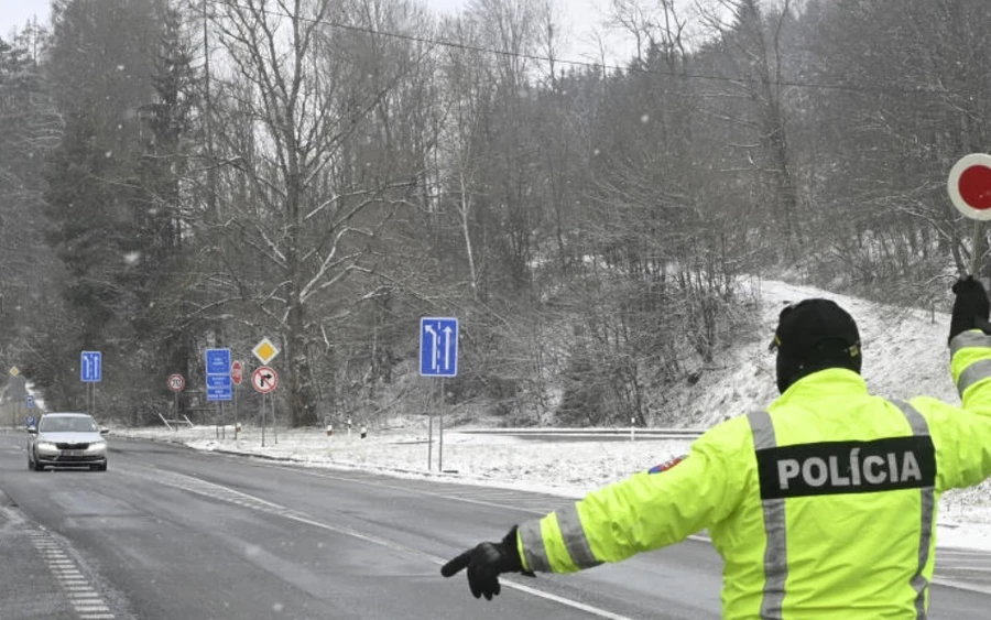  Tomáš Vrábel, a közlekedésrendészettől elmondta, hogy a pontrendszer alapján az lenne előnyben részesítve, aki betartja a szabályokat. A rendszernek pedig az a fő célja, hogy csökkentse a balesetek számát az utakon. Vrábel hozzátette, érdekes jutalmakban részesülhetnek azok a járművezetők, akiknek a kártyáján nincsenek fekete pontok - a mintakocsivezetők kedvezményt kaphatnának a jövőbeni bírságokból, feltéve, hogy nem követnek el súlyos szabálysértést.