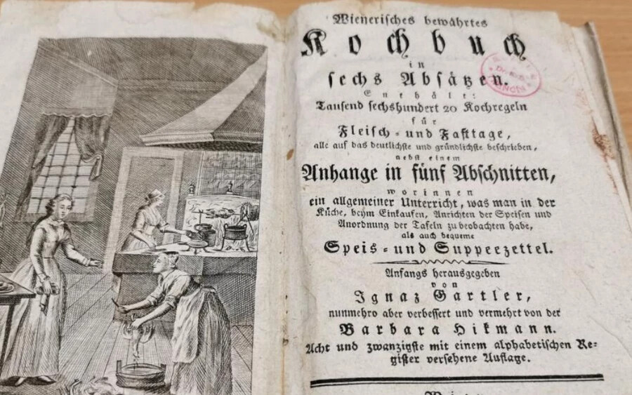 A Trencséni Múzeum könyvtára számos ritka könyvet tartalmaz, ezek közül pedig a szakácskönyvek sem hiányoznak. A legritkább 1691-ből való. A második kincs az 1808-as Bécsi szakácskönyv, amely olyan gyöngyszemeket is tartalmaz, mint a zöldborsós teknősbéka receptje.