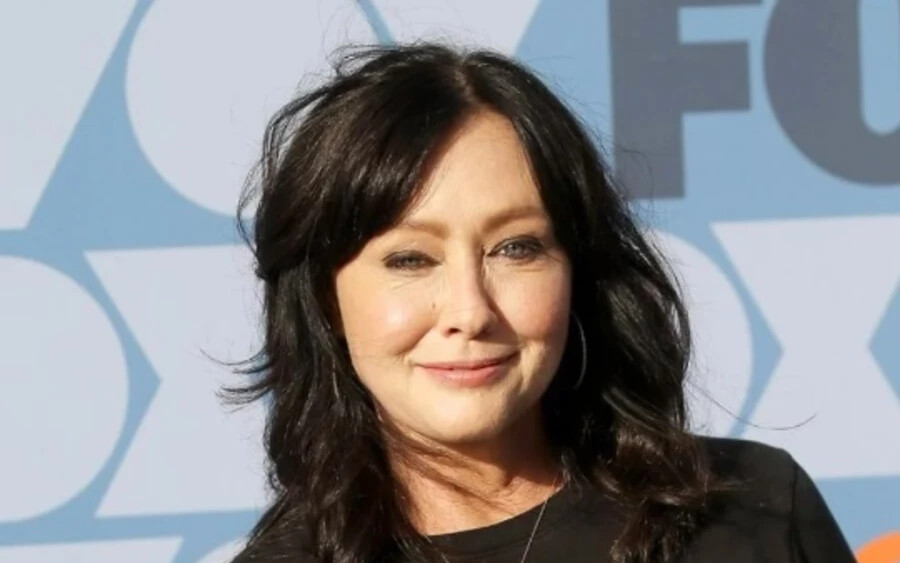 Shannen Doherty színésznő negyedik stádiumú, áttétes mellrákkal küzd.