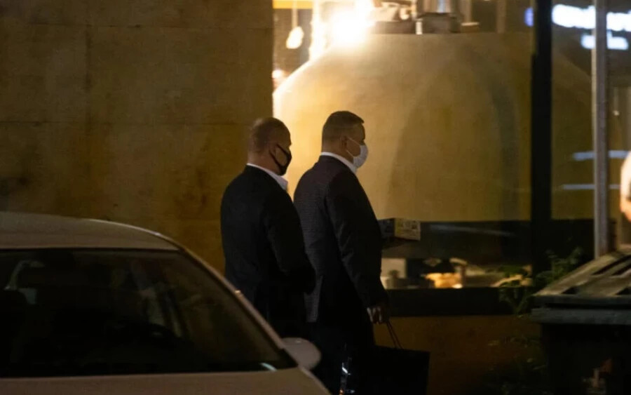 Boris Kollár névnapi ünnepségére érkezik, ahol Igor Matovič és Richterová társaságában vacsorázott.