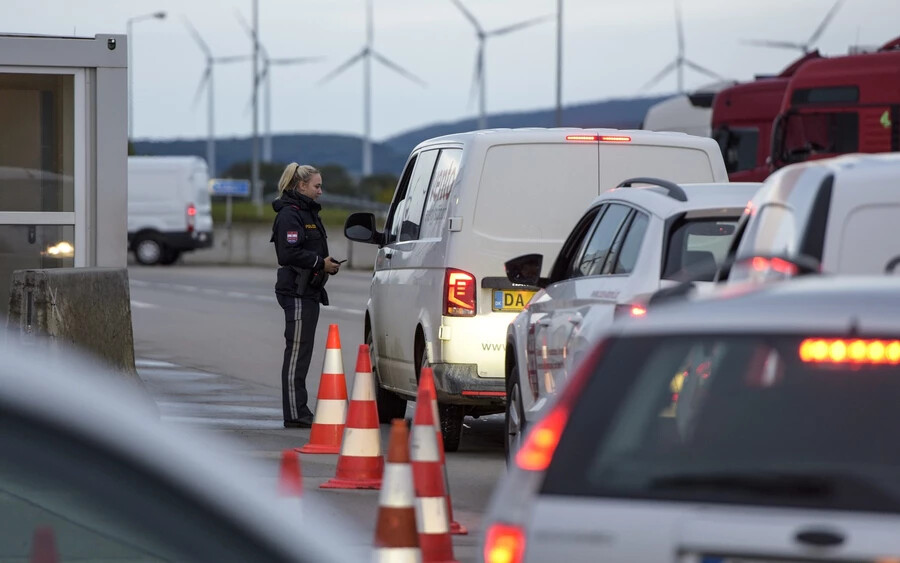 Fennakadások az osztrák határátkelőknél