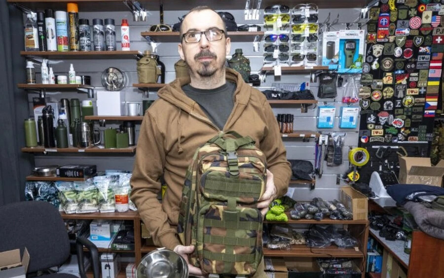 Katonai boltban vásárolható szükségcsomag