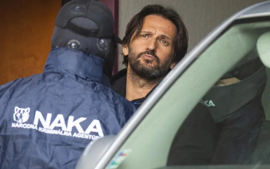 Fico mellett Robert Kaliňák volt belügyminiszter ellen is eljárást indítottak, aki előzetes letartóztatásba került. 