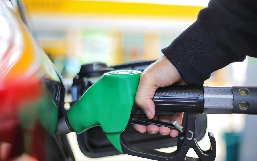 A szakértők azonban a benzinárak újabb emelkedését jósolták. „Minden affelé mutat, hogy a Pb95 ára hamarosan 8 złotyi lesz literenként (megközelítőleg 1,7 euró)” – közölte az e-petrol.pl.