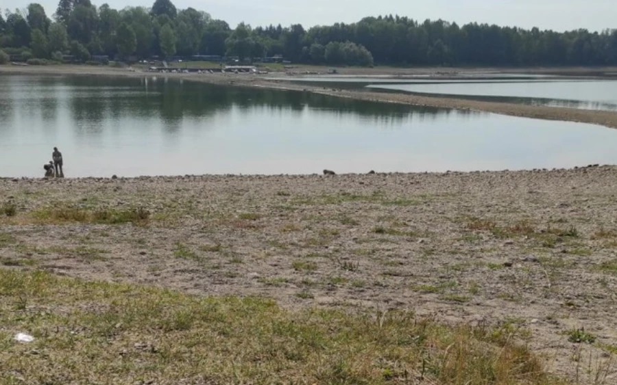 A Szlovák Hidrometeorológiai Intézet munkatársa elárulta, hogy a helyzet már egész Szlovákiában aggasztó. Szerinte a takarékoskodó intézkedéseknek van értelme, még akkor is, ha az extrém szárazságot nem törlik el. Úgy véli a hidrológiai szárazság egy természetes jelenség úgy, mint az áradás, ezek pedig nem tűnnek el. 