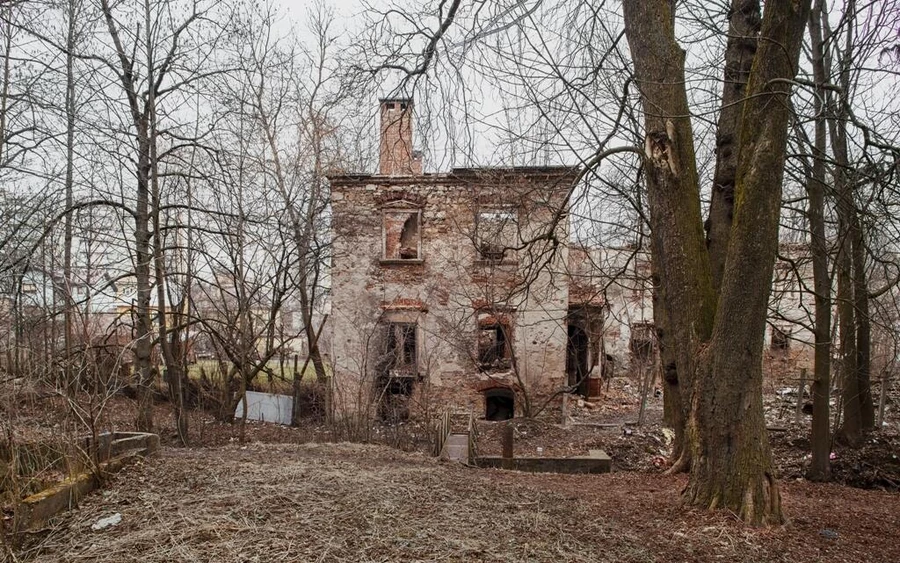 A besztercebányai Radványban található kastély.