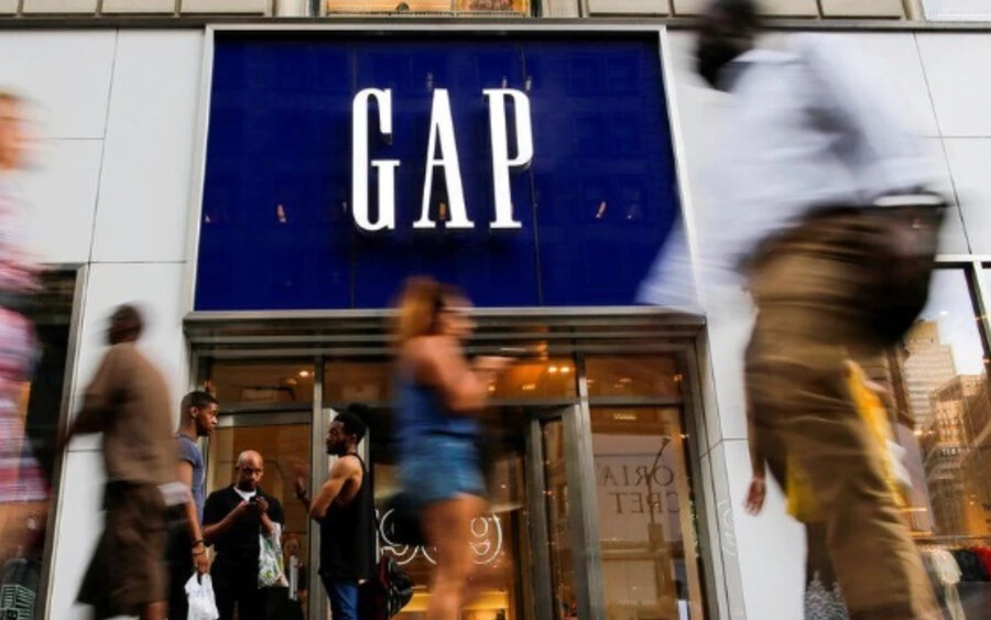 A Gap évek óta csökkenő eladásokkal küzd, annak ellenére, hogy számos erőfeszítést tett a helyzet orvoslására. A világjárvány és az ellátási lánc problémái tovább rontották a vállalat pénzügyi helyzetét.