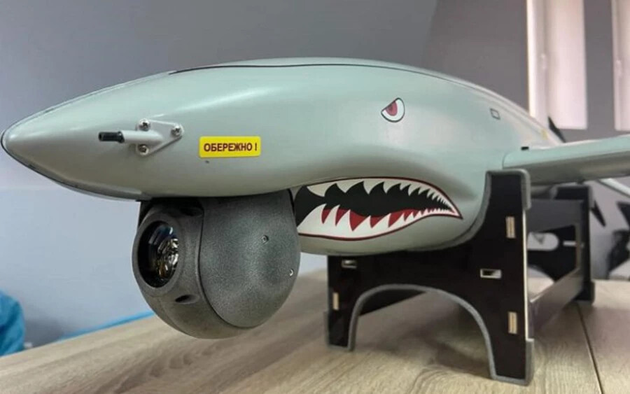 A gép egy kis ejtőernyővel landol, miután elvégezte feladatát. A Shark angol elnevezés egyébként a szerkezet formájára utal, hiszen pontosan úgy néz ki, mint egy harcias cápa.