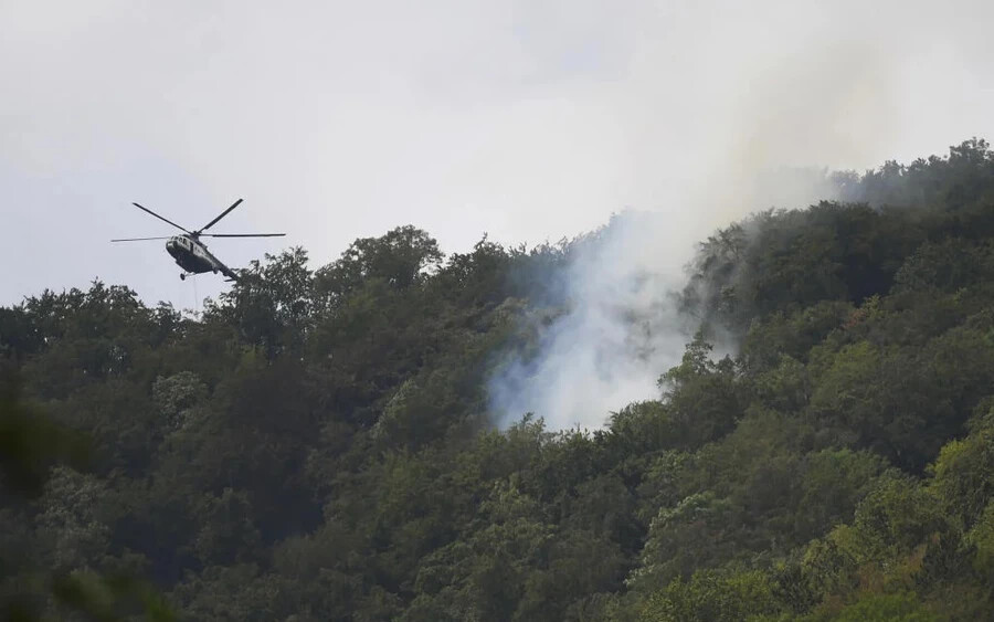 A tűzoltóknak is volt dolguk, hiszen az extrém szárazság miatt rengeteg tűzeset keletkezett. A Kassa-vidéki járásban lévő Kisladna faluban is be kellett avatkozniuk, mivel a lángok egy körülbelül 120 x 180 méteres területű erdőt borítottak el. A Magas-Fátrában is egy hektárnyi terület égett. 