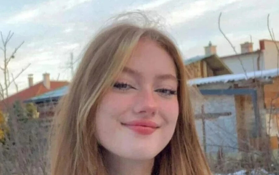 Terézia holttestét tegnap (február 1.) reggel 9 óra körül fedezte fel a Duna partján egy kajakos. A lányt már január 28. óta keresték, mikor egy barátjával való veszekedés után eltűnt.