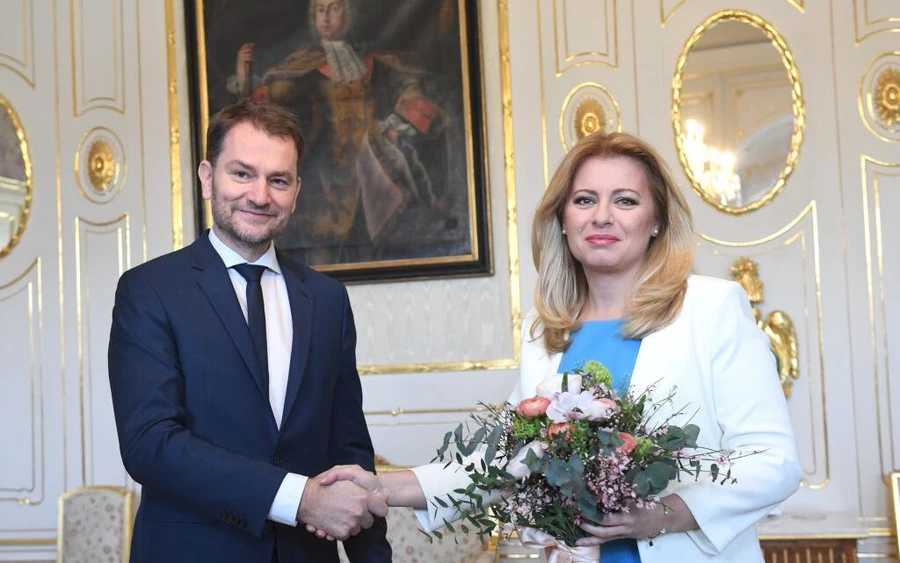 Zuzana Čaputová elnökasszony 2020. március 4-én fogadta Igor Matovič-ot az Elnöki Palotában és megbízta őt a kormányalakítással. Kép: Pluska / Martin Baumann